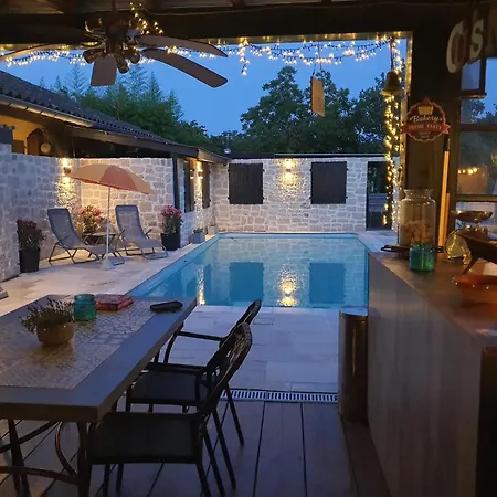 Holidayhomepoujol 6 Persons Ferienhaus